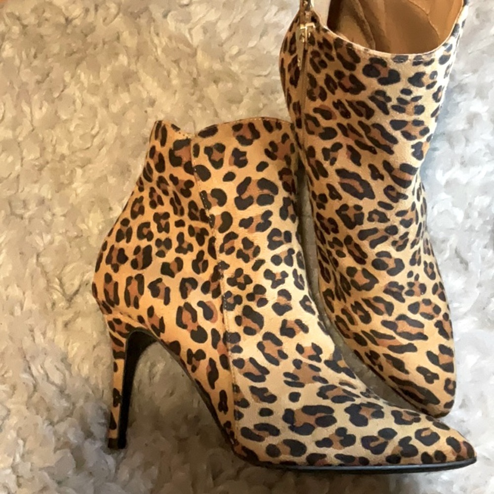 Zigi soho ankle cheetah print heels size 7